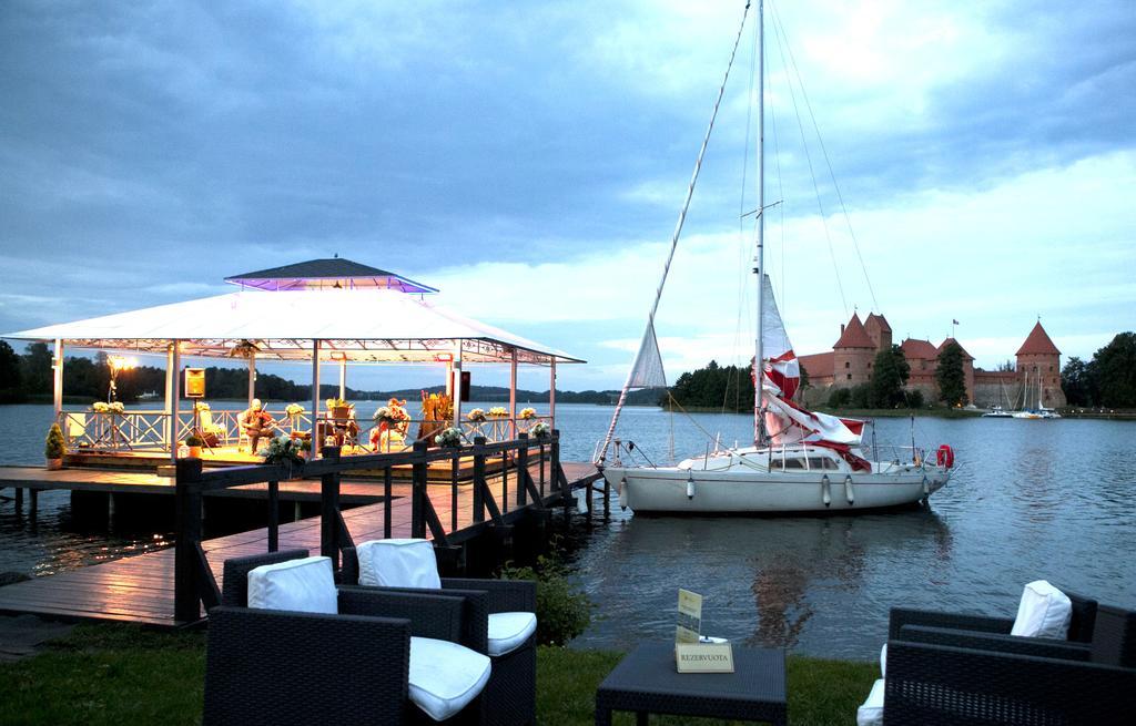 Apvalaus Stalo Klubas Gastro & Spa Hotel ทราไก ภายนอก รูปภาพ